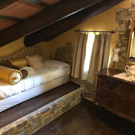 Dimora I Manichei Hotel Monforte dʼAlba Exterior foto