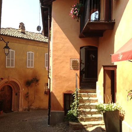 Dimora I Manichei Hotel Monforte dʼAlba Exterior foto