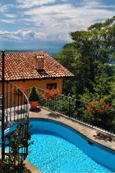 Dimora I Manichei Hotel Monforte dʼAlba Exterior foto