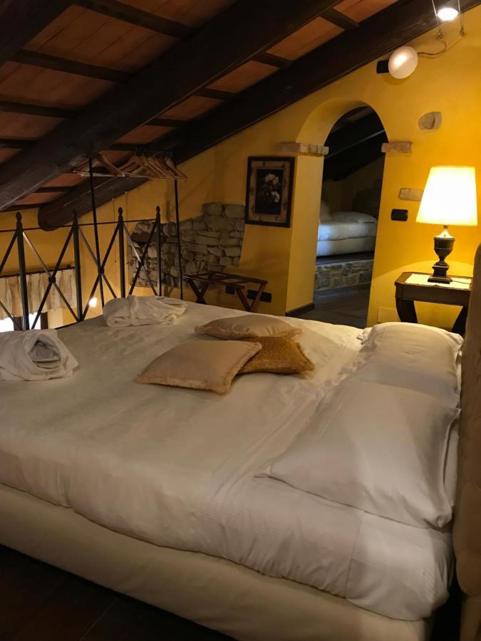 Dimora I Manichei Hotel Monforte dʼAlba Exterior foto