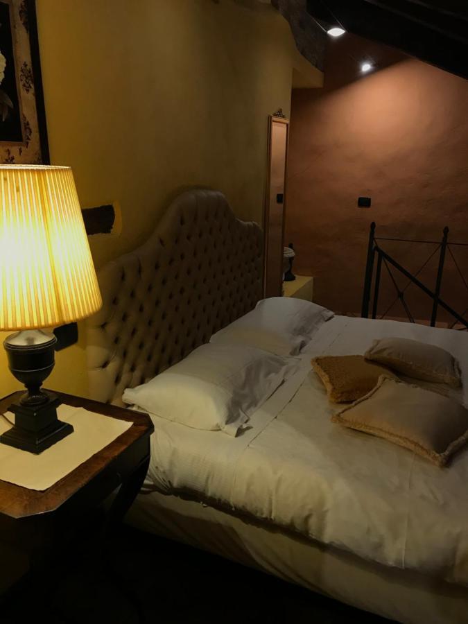 Dimora I Manichei Hotel Monforte dʼAlba Exterior foto