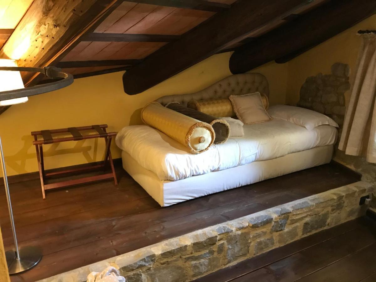 Dimora I Manichei Hotel Monforte dʼAlba Exterior foto