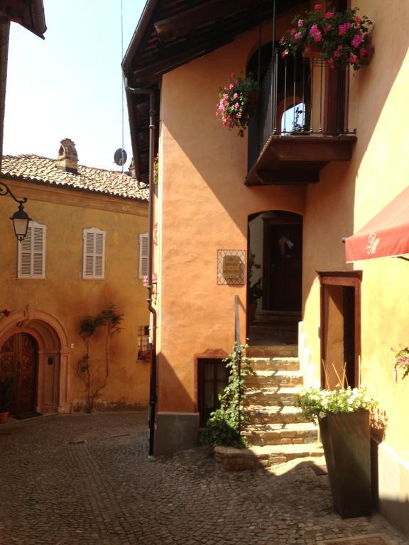 Dimora I Manichei Hotel Monforte dʼAlba Exterior foto