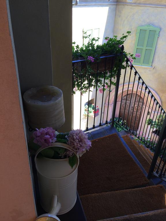 Dimora I Manichei Hotel Monforte dʼAlba Exterior foto