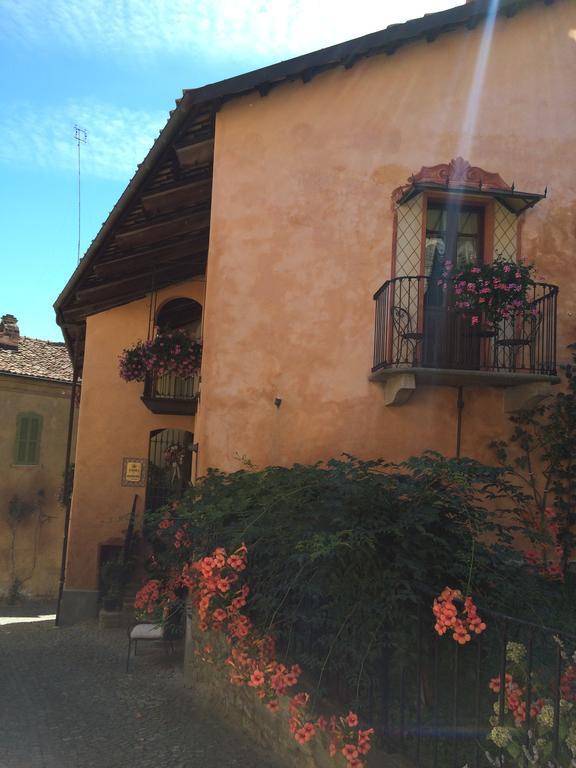 Dimora I Manichei Hotel Monforte dʼAlba Exterior foto