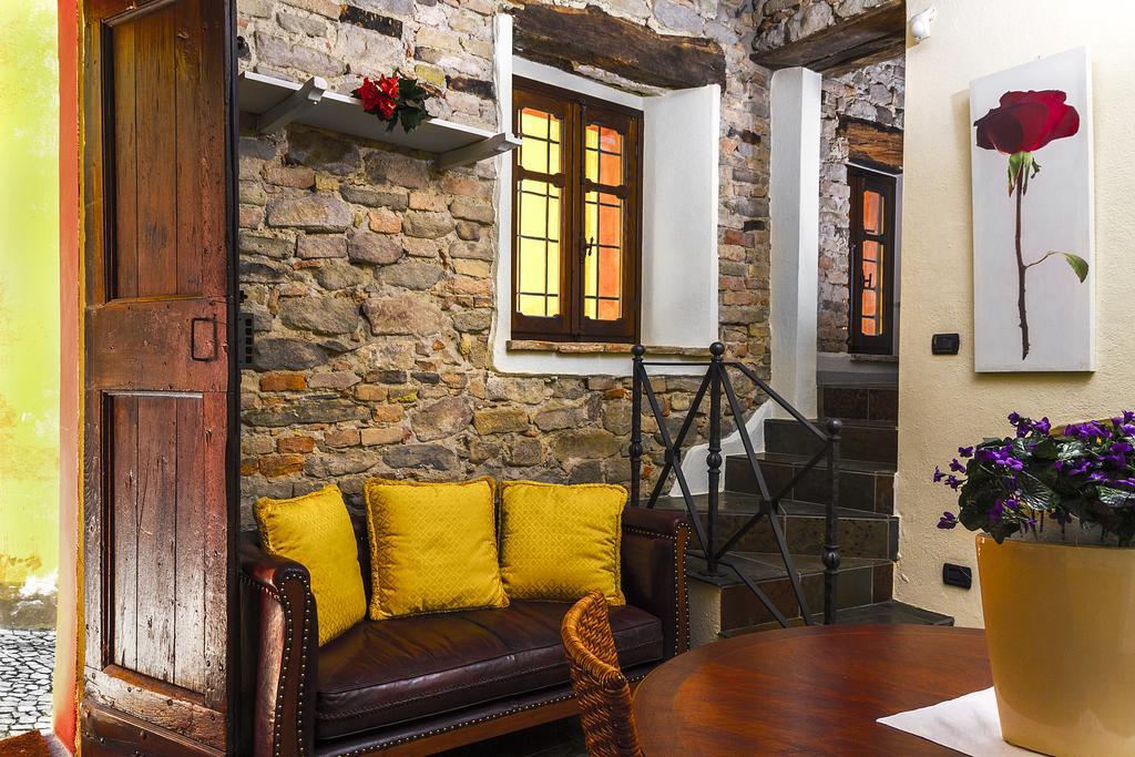 Dimora I Manichei Hotel Monforte dʼAlba Exterior foto