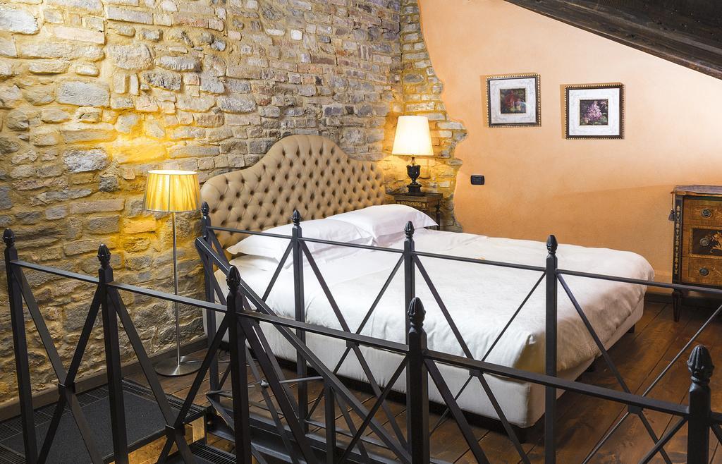 Dimora I Manichei Hotel Monforte dʼAlba Exterior foto