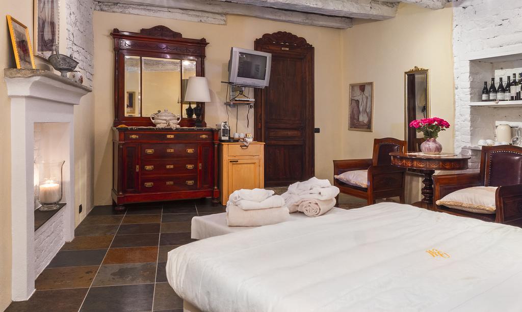 Dimora I Manichei Hotel Monforte dʼAlba Exterior foto
