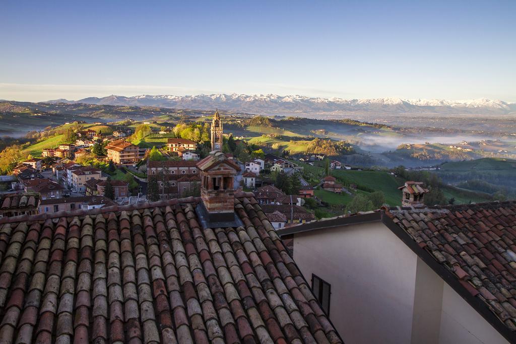 Dimora I Manichei Hotel Monforte dʼAlba Exterior foto