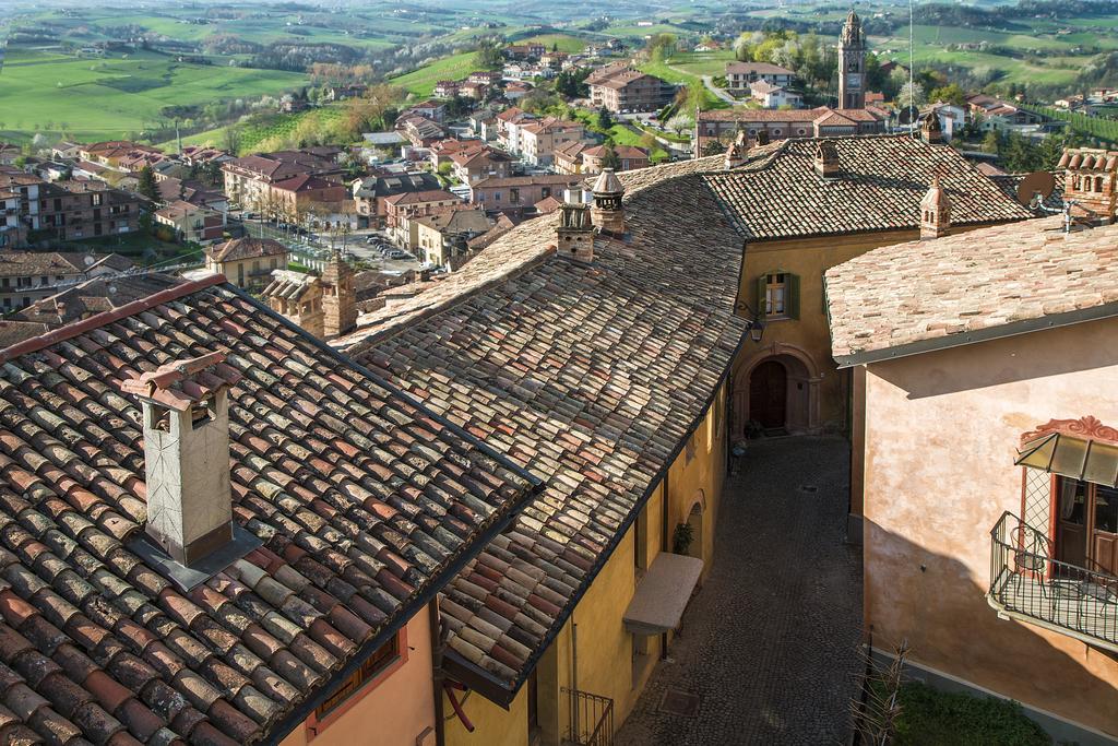 Dimora I Manichei Hotel Monforte dʼAlba Exterior foto