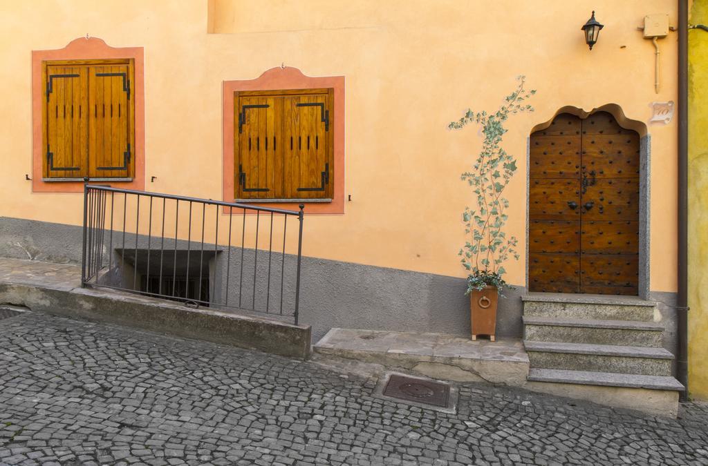 Dimora I Manichei Hotel Monforte dʼAlba Exterior foto