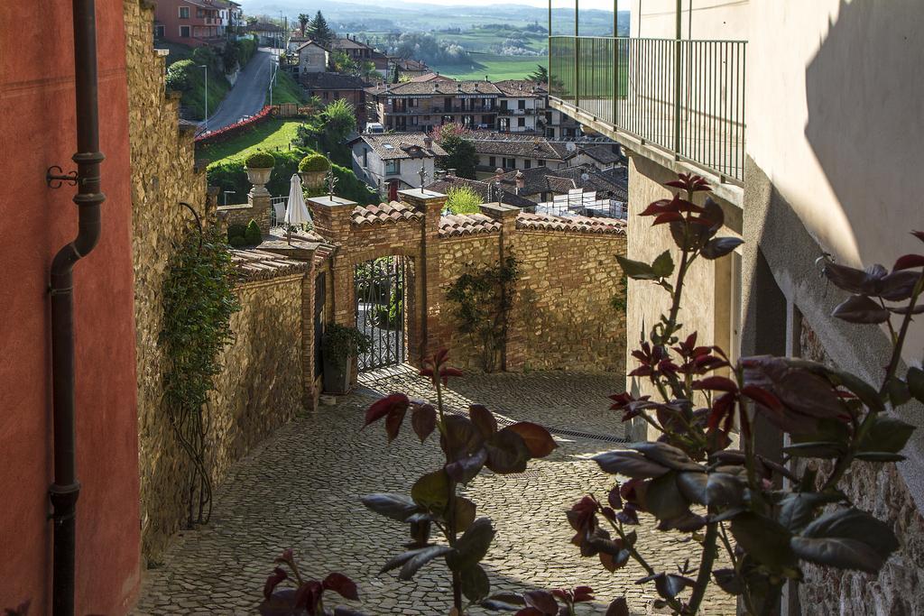 Dimora I Manichei Hotel Monforte dʼAlba Exterior foto