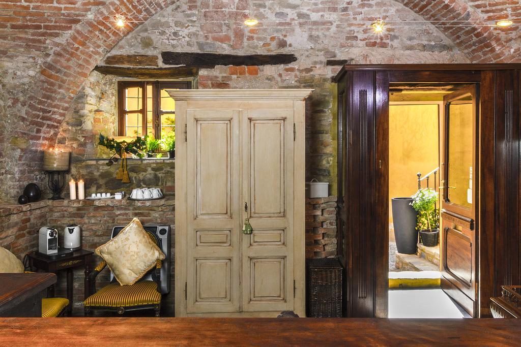 Dimora I Manichei Hotel Monforte dʼAlba Exterior foto
