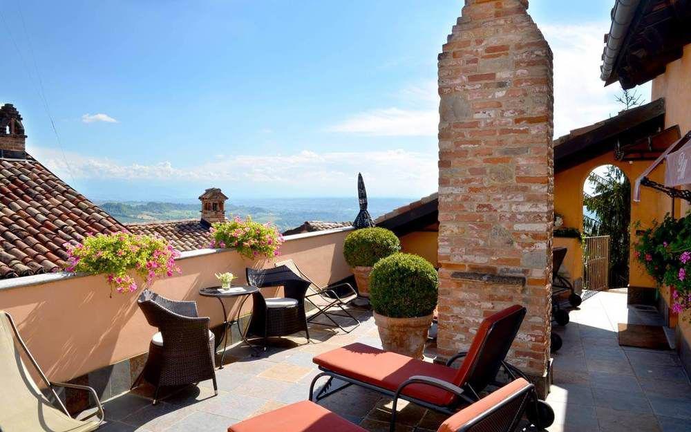 Dimora I Manichei Hotel Monforte dʼAlba Exterior foto